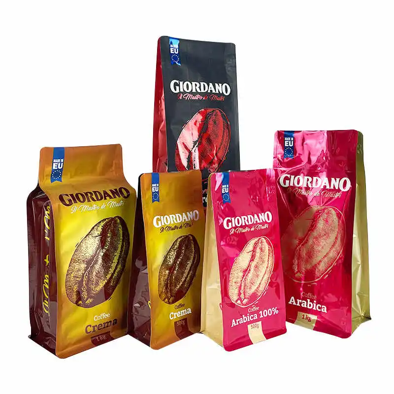 Printed flat-bottom coffee bags in gold, red and black